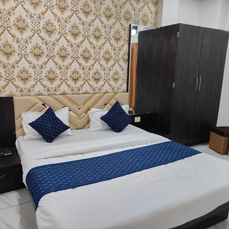 Rk Hotel & Restaurant Dewas Exterior foto