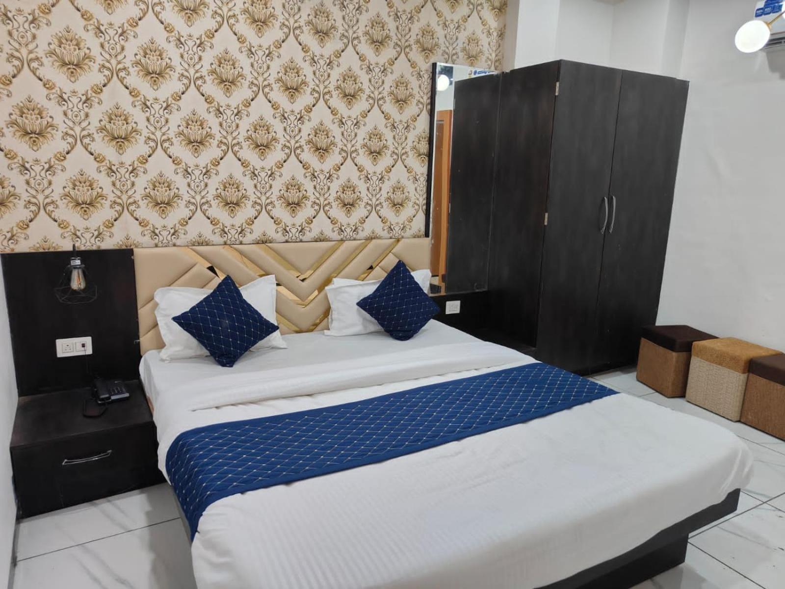 Rk Hotel & Restaurant Dewas Exterior foto