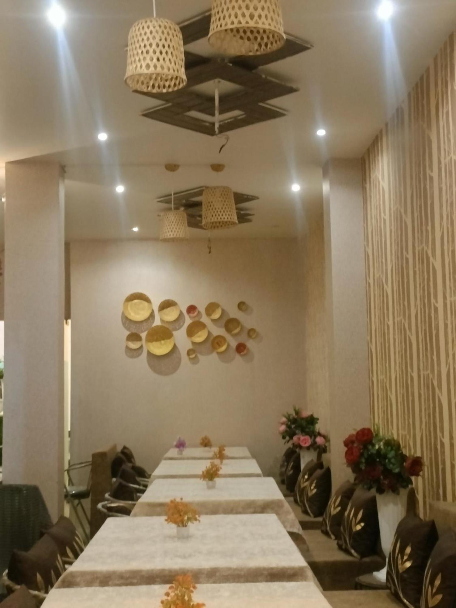 Rk Hotel & Restaurant Dewas Exterior foto